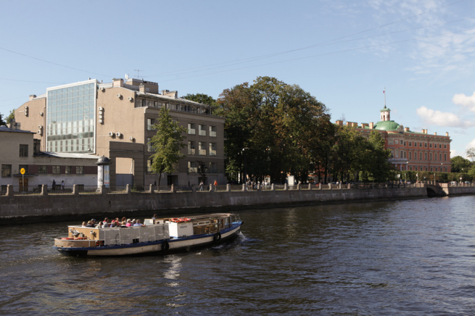 Кот Орфей после недели в набережной Фонтанки проходит лечение антибиотиками