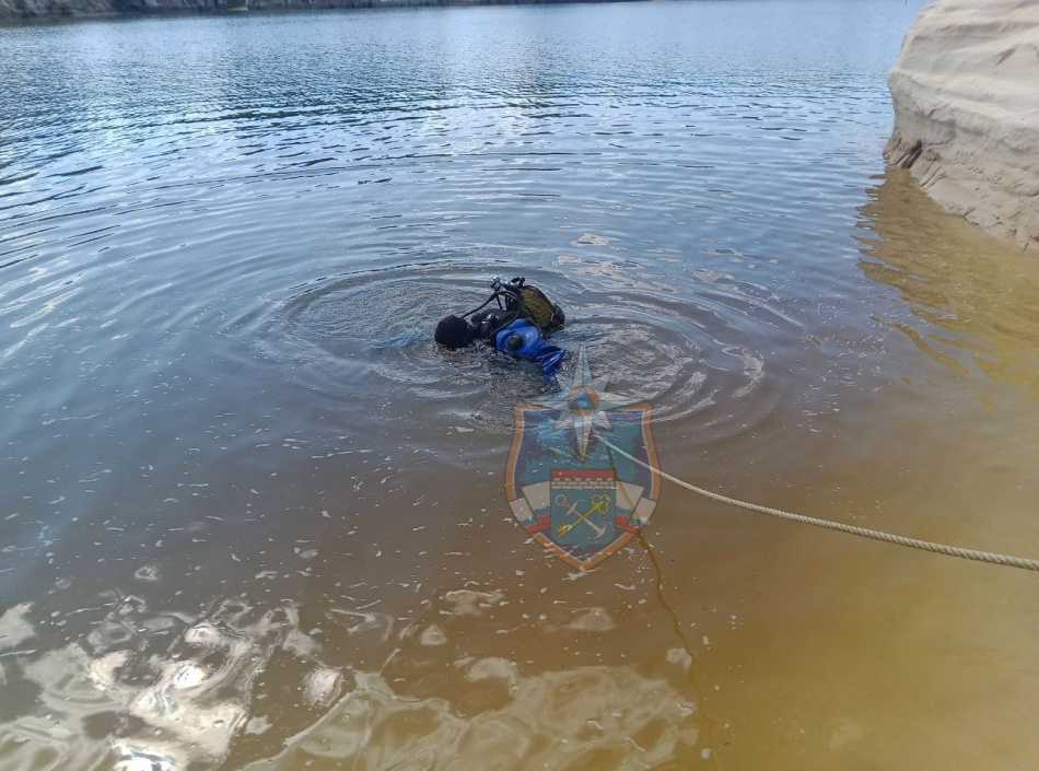 В Гатчинском районе водолазы нашли тело мужчины на дне карьера