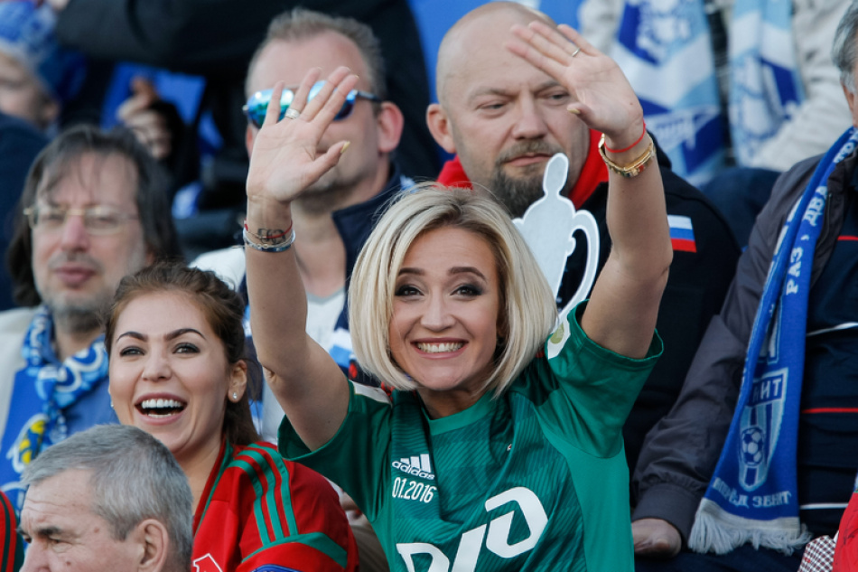 Ольга Бузова отказалась от фото с Тарасовым на встрече с блогерами из Ростова