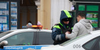 В Петергофе водитель иномарки получил условный срок и выплатит 100 тысяч рублей за нападение на инспектора ДПС