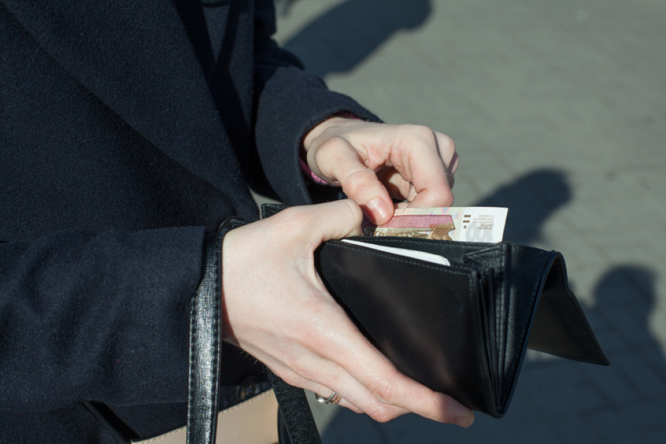 В Петербурге по делу о мошенничестве на 1,7 млн рублей против пенсионерки задержали подростка