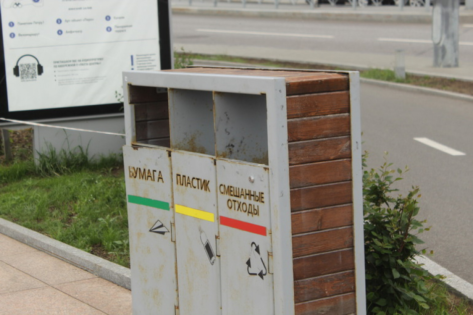 В Пушкине жители возмутились смешиванием раздельно собранного пластика с общим мусором