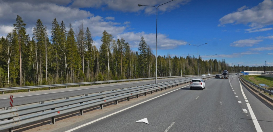 Движение на трассе А-121 «Сортавала» затруднено из-за столкновения грузовика и спецтехники