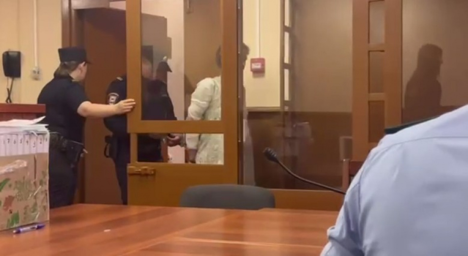 Жительницу Парголово, подозреваемую в поджоге автомобиля, отправили под домашний арест