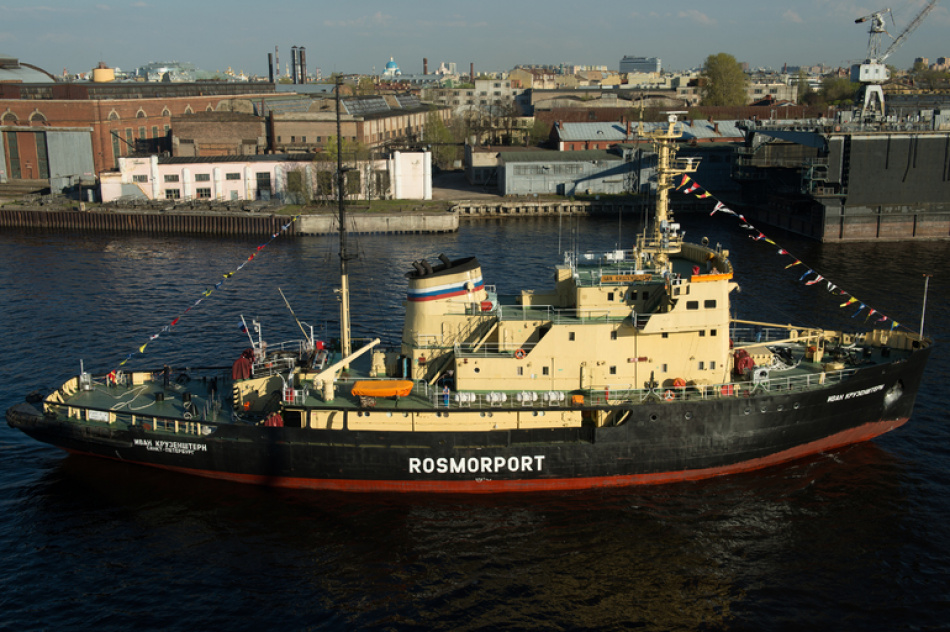 В Петербурге проводится проверка после затопления буксира на Балтийском заводе