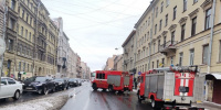 В Красносельском районе Петербурга спасатели МЧС почти три часа тушили крупный пожар на складе древесных отходов