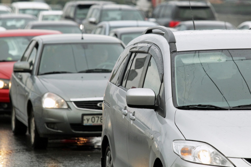 Утренние заторы в Петербурге достигли максимума на Кронштадтской площади