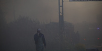 Жители Петербурга страдают от сильного запаха после пожара на Волхонском шоссе