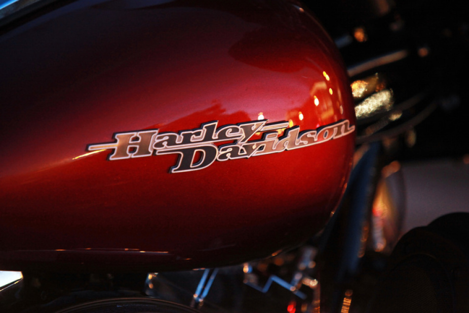 В Петербурге привлекли к ответственности 55-летнего мотоциклиста за перевозку ребенка с нарушениеv