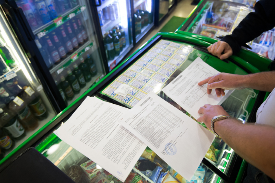 Сеть магазинов «Дикси» в Петербурге проверяют из-за нарушений при продаже алкоголя