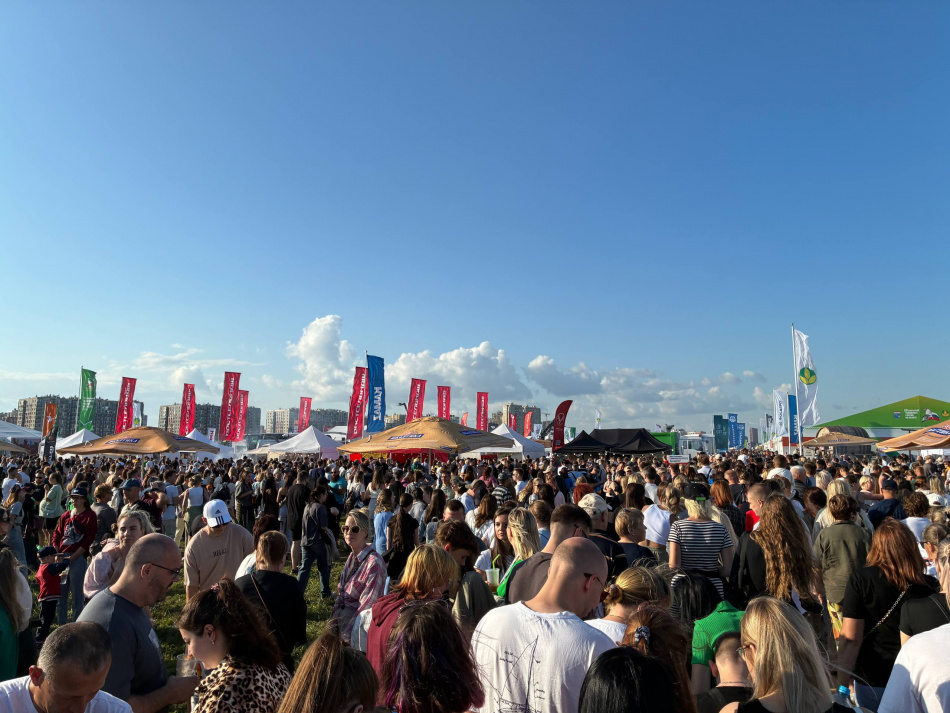 Финал чемпионата России по пахоте в Мурино завершился концертом Димы Билана