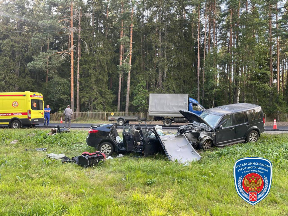 В Курортном районе водитель внедорожника спровоцировал лобовое столкновение с тяжелыми последствиями