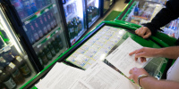 Сеть магазинов «Дикси» в Петербурге проверяют из-за нарушений при продаже алкоголя