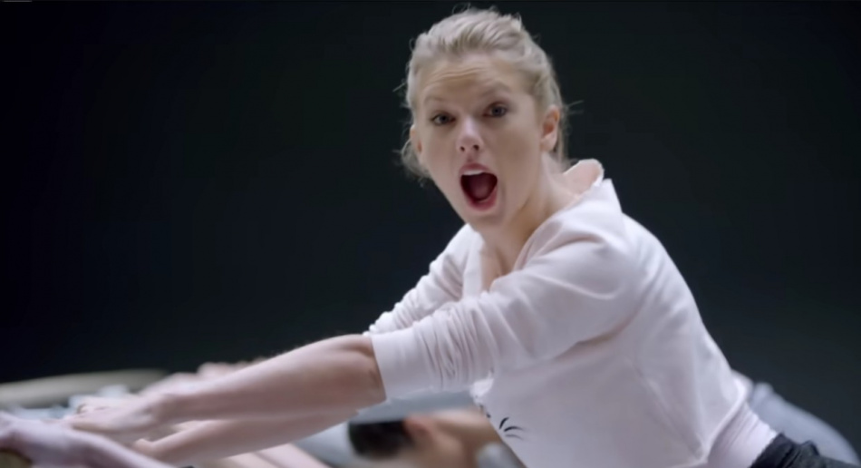 Тейлор Свифт и Трэвис Келси объявили о помолвке