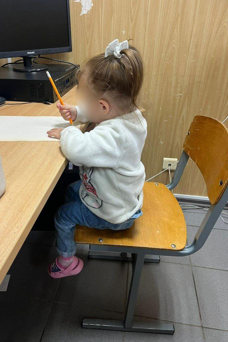 Сотрудники Росгвардии нашли и вернули пропавшую девочку матери в Полюстрово