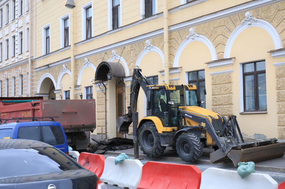 На Невском проспекте стартовали дорожные работы, движение транспорта ограничено