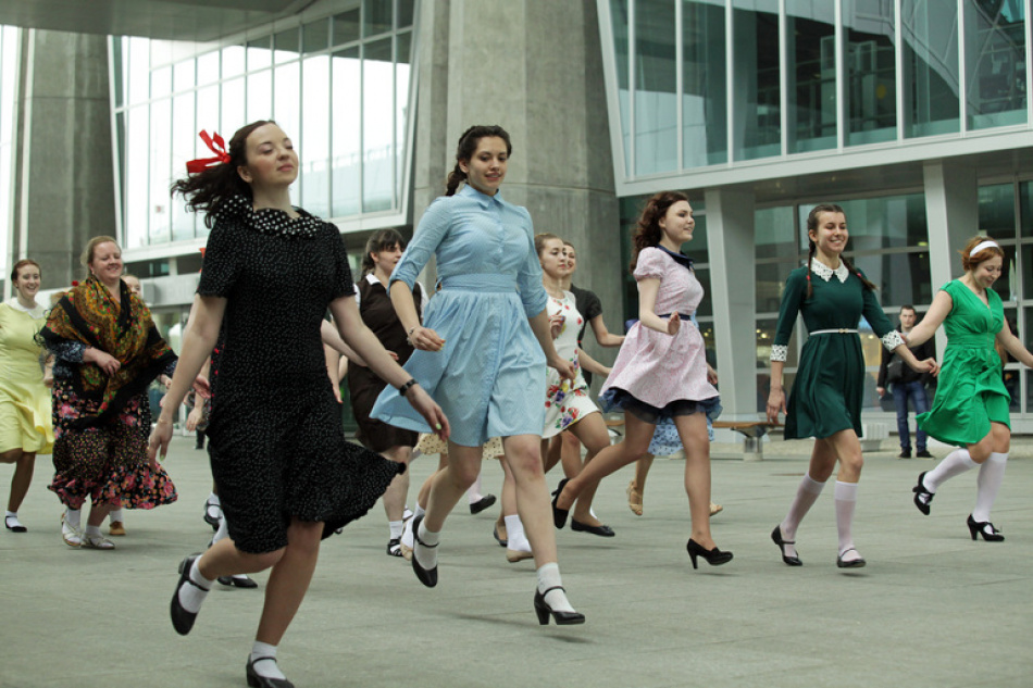 В Петербурге для пожилых жителей открылись танцевальные площадки в рамках городского проекта