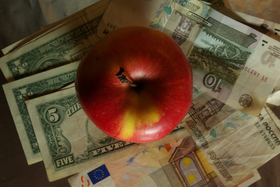 Российские яблоки становятся редкостью и дорожают на фоне роста импорта