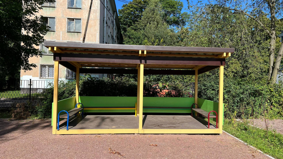 В Кировском районе после вмешательства прокуратуры в детском саду установили теневые навесы