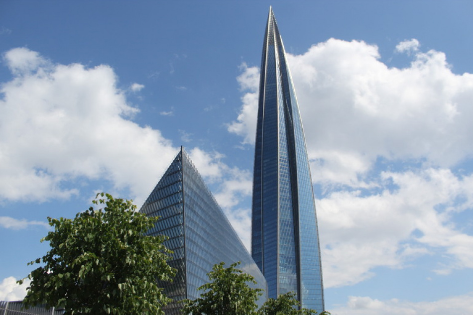 Комплекс «Лахта Центр» потратит свыше 113 млн рублей на уход за фасадами