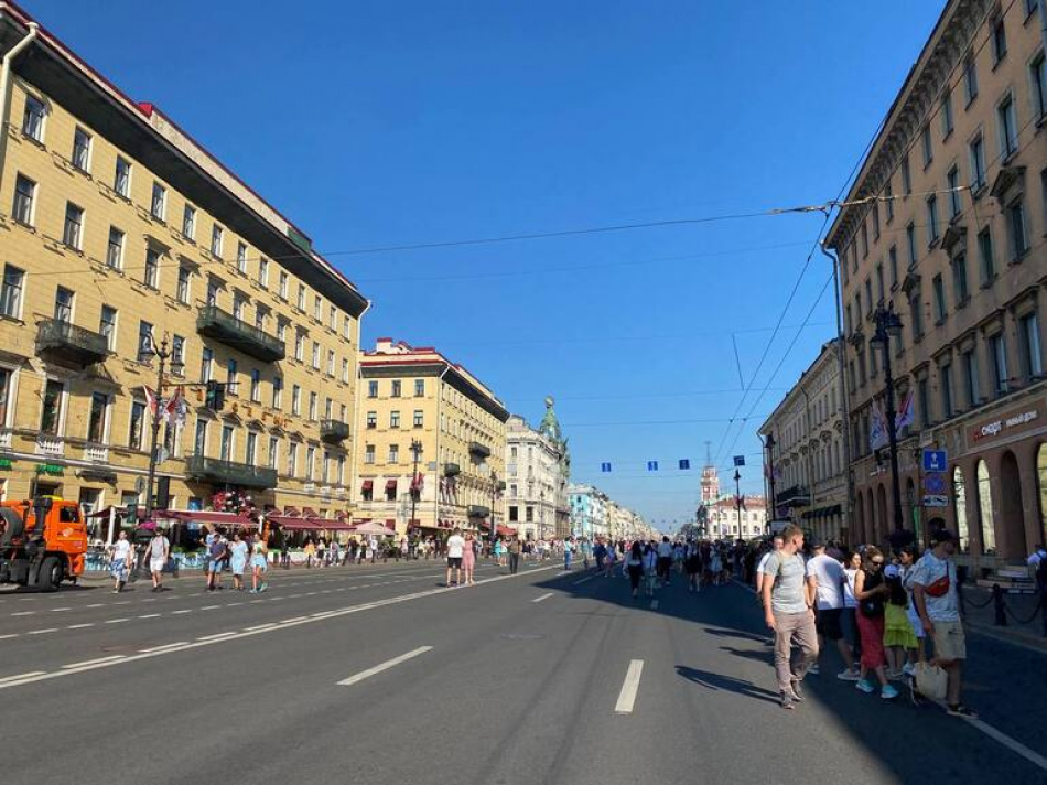 Движение троллейбусов и трамваев на Невском проспекте ограничат почти до конца августа