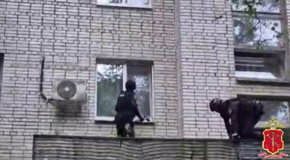 В Ленобласти полиция ликвидировала семейный наркокартель, изъяв у матери и двух сыновей почти три килограмма запрещенных веществ