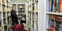 В центре Петербурга философский книжный магазин столкнулся с наплывом шумных компаний