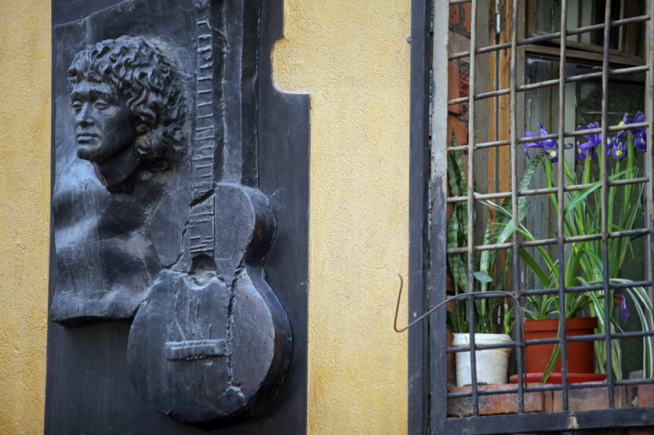 Петербургские музыканты и артисты поделились воспоминаниями о Викторе Цое в день памяти