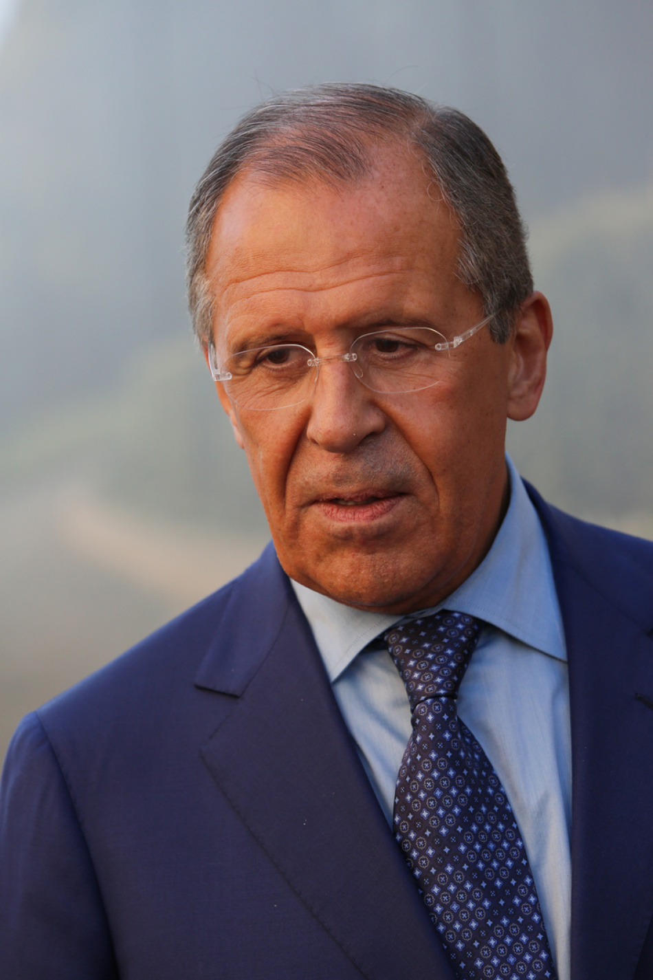 Свитер с надписью СССР стал дефицитом после появления Лаврова на саммите в Аляске