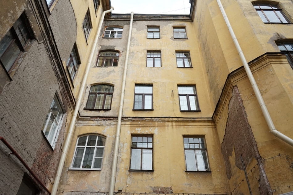 Семилетний мальчик пострадал в результате наезда автомобиля во дворе Мурино