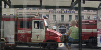 В Московском районе Петербурга пятнадцать спасателей МЧС успешно ликвидировали ночной пожар в жилом доме на Смоленской улице