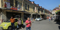 В Апраксином дворе Петербурга продолжают выявлять отдельные случаи нелегальной торговли