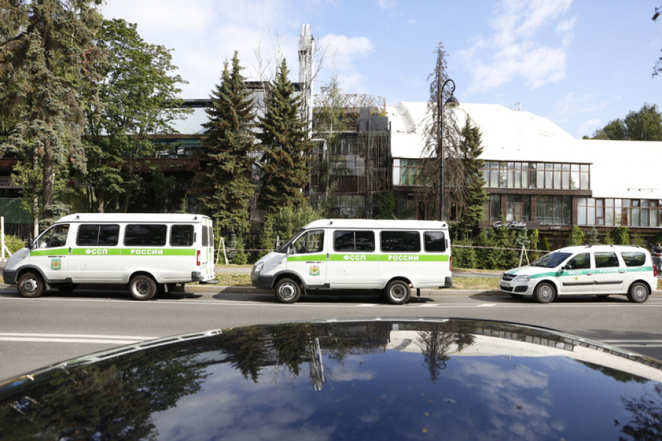 В Петербурге двое мужчин предстанут перед судом за нападение на судебного пристава при исполнении им своих обязанностей