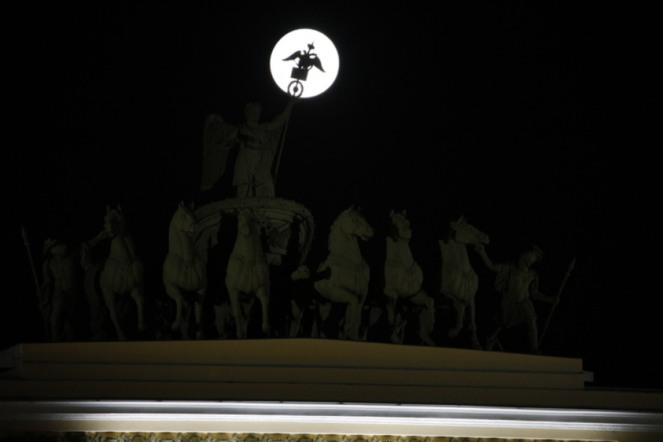 Жители Петербурга смогут наблюдать парад планет