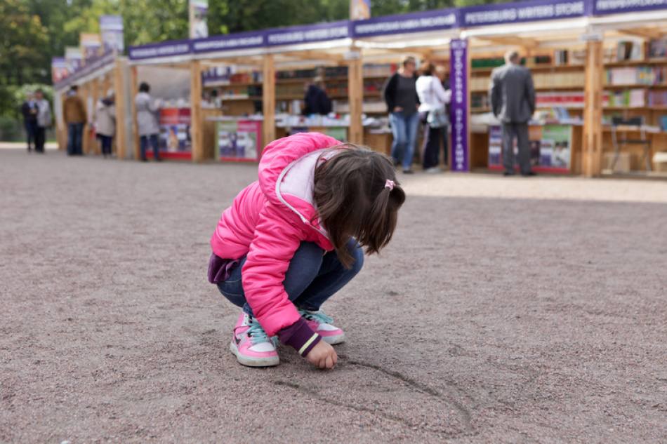 В Приморском районе Петербурга девушка пострадала от нападения группы подростков