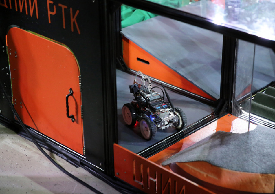 Петербургские школьники вновь стали лучшими на RobotChallenge 2025 в Пекине