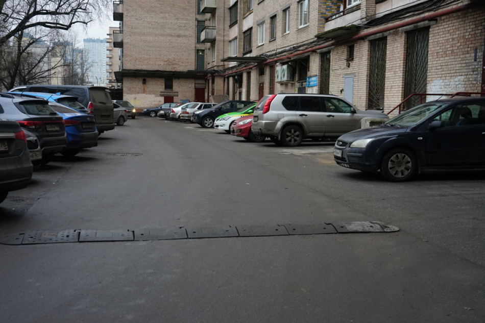 Два человека получили травмы в результате ночного ДТП на Ленинском проспекте