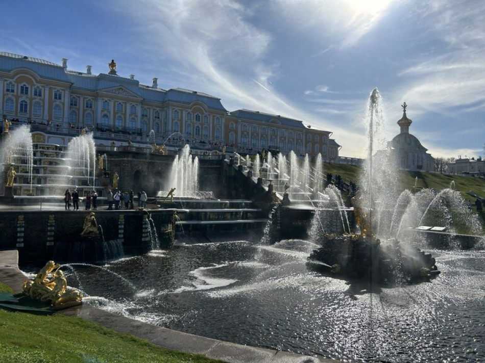 Петергоф отмечает 304 года с момента запуска первых фонтанов и каскадов
