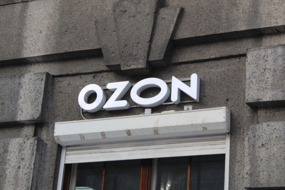 Ozon сообщил о локальных задержках на складах в Москве и Петербурге