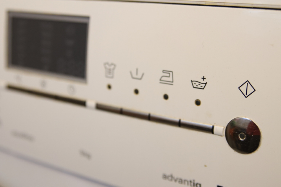 В Колпинском районе Петербурга пожарные потушили загоревшуюся в квартире стиральную машину