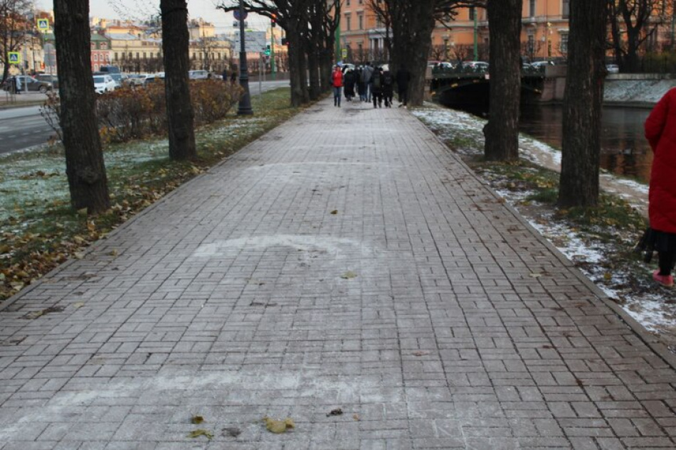 В Московском районе Петербурга увеличат закупки соли для борьбы с гололедом зимой