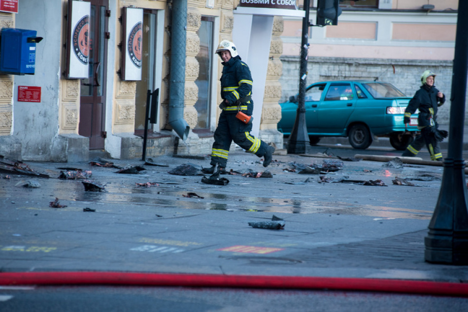 В Выборгском районе Петербурга пожарные потушили возгорание в 14-этажном жилом доме на Тихоокеанской улице