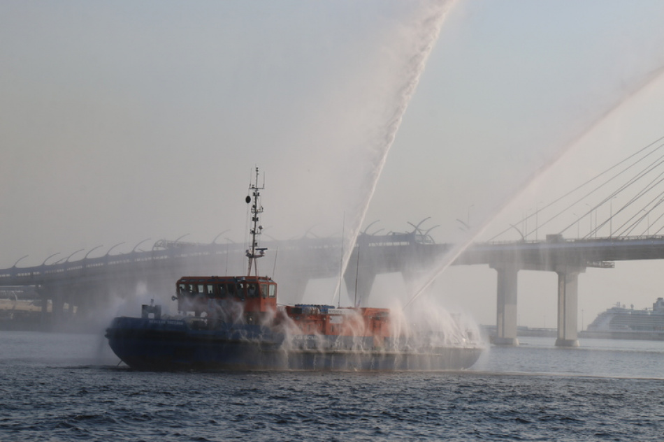 В Санкт-Петербурге начались работы по подъему затонувшего буксира «Капитан Ушаков»