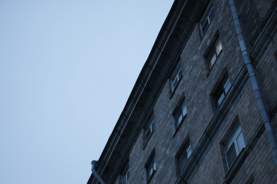 Прокуратура в Московском районе выявила нарушения при капитальном ремонте крыши дома на Заставской улице