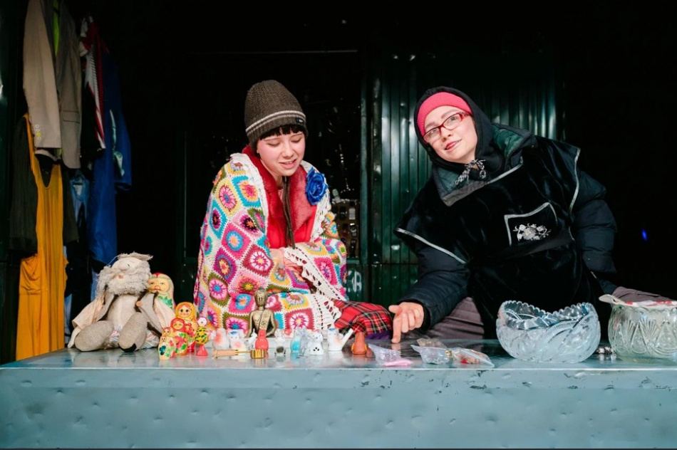 Московский театр «Практика» привезет в Петербург спектакль «Барахло» 