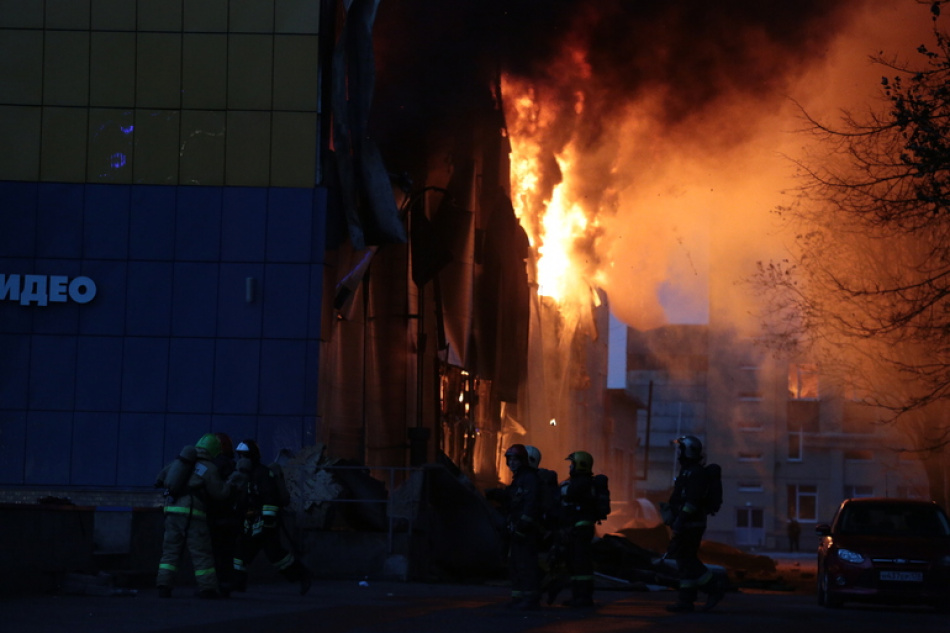 В Адмиралтейском районе Петербурга спасател ликвидировали возгорание в производственном здании на набережной Обводного канала