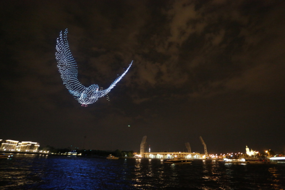 Джеффри Катценберг инвестировал в компанию Кимбала Маска по созданию световых шоу с дронами