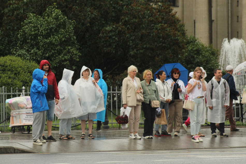 Жителей и гостей Санкт-Петербурга предупредили о резком ухудшении погодных условий с грозами и ливнями 23 августа