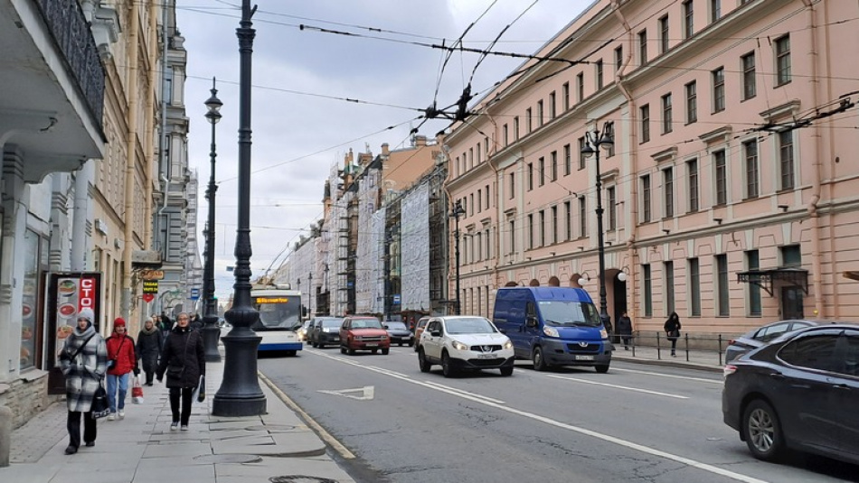 Невский проспект вновь закрывают для транспорта из-за масштабного ремонта дорожного полотна