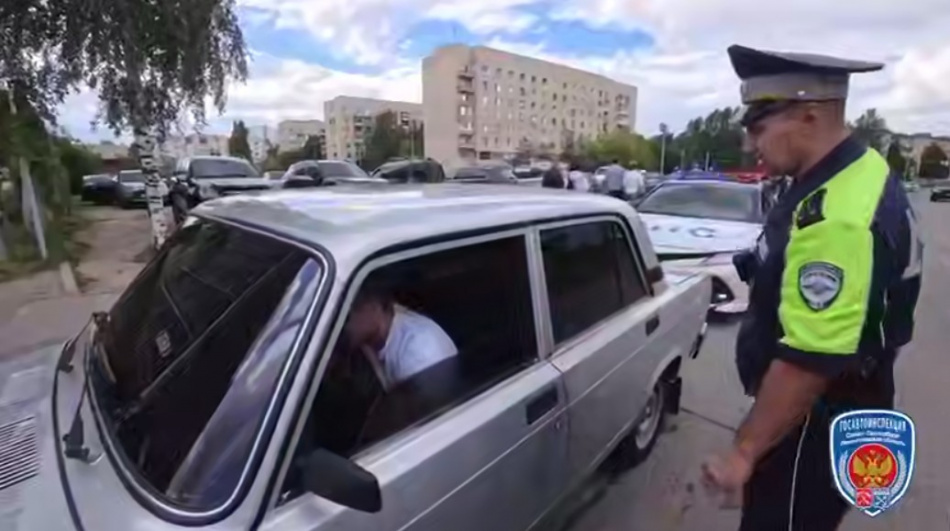 Полиция Петербурга провела рейд на автофестивале у «Охта Молла» и выявила десятки нарушений среди участников мероприятия